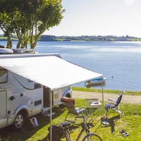 Mobil Confortable Pour 5 Pers, Terrasse, Cuisine Equipee - Api-1-52-424 *